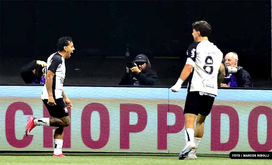 Corinthians dá show, derrota o Palmeiras no Allianz e avança na Copa do Brasil