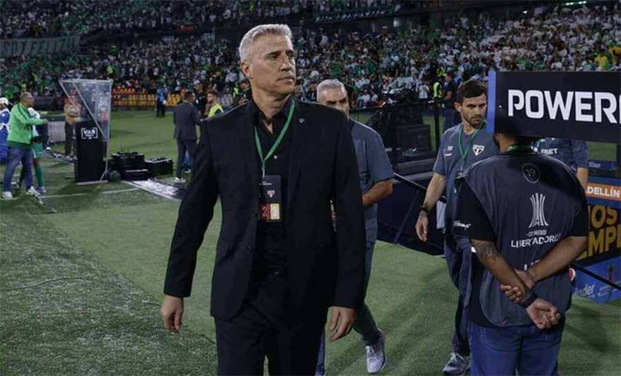 Crespo lamenta atuação do São Paulo, mas valoriza empate