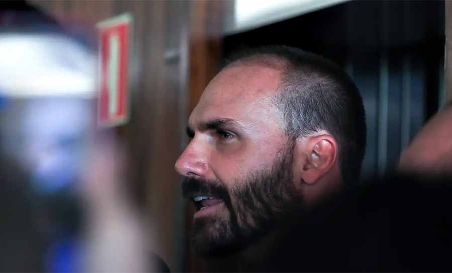 Motta envia pedido para cassar Eduardo Bolsonaro ao Conselho de Ética
