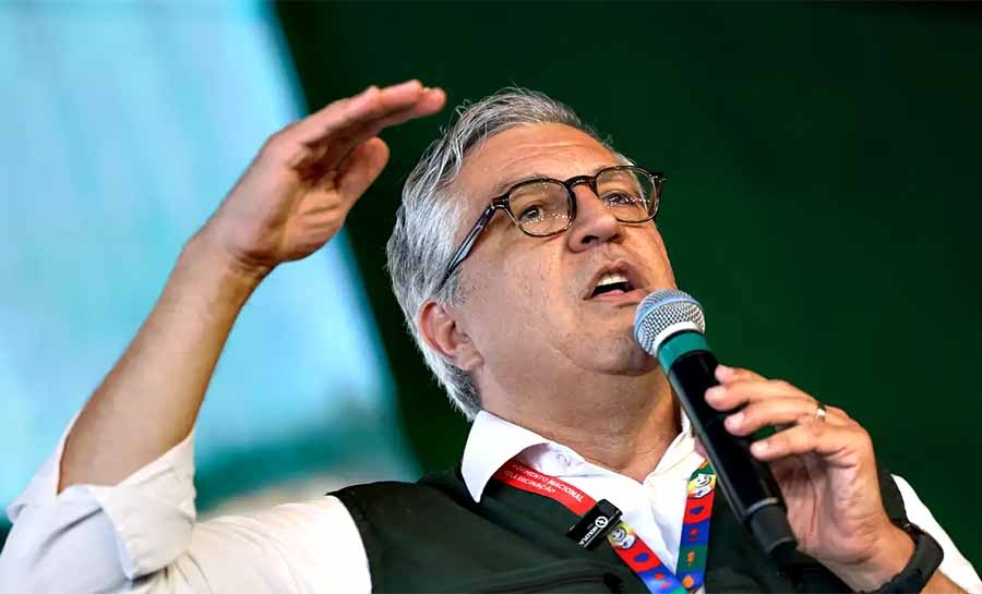 Padilha diz ser “ato covarde” cancelamento de vistos da filha e esposa