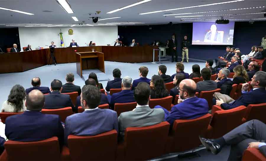 STF encerra primeiro dia do julgamento de Bolsonaro e mais sete réus