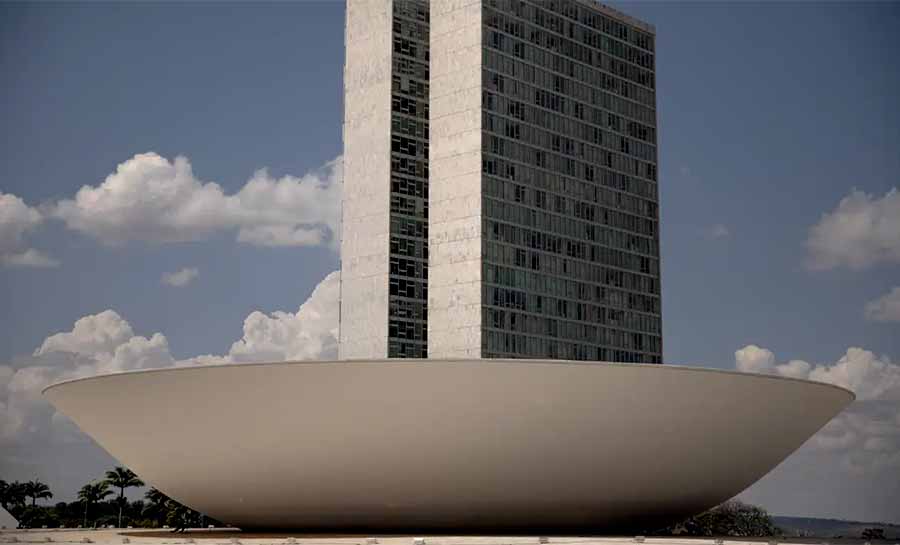 Senado aprova PEC que muda regras dos precatórios