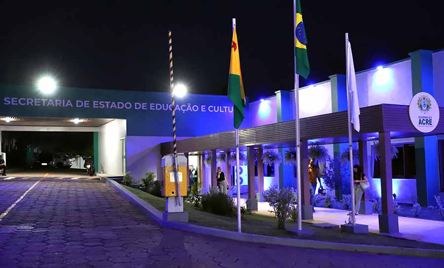 Educação do Acre realiza ato em homenagem ao Dia do Administrador
