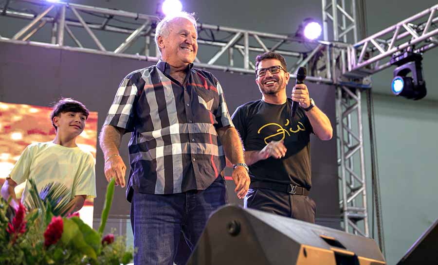 Recebido pelo governador, Zico retorna ao Acre após 34 anos e inspira juventude em palestra sobre liderança e superação