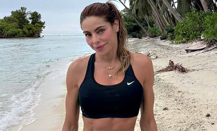Daniella Cicarelli posa em praia paradisíaca na Indonésia:”Linda”