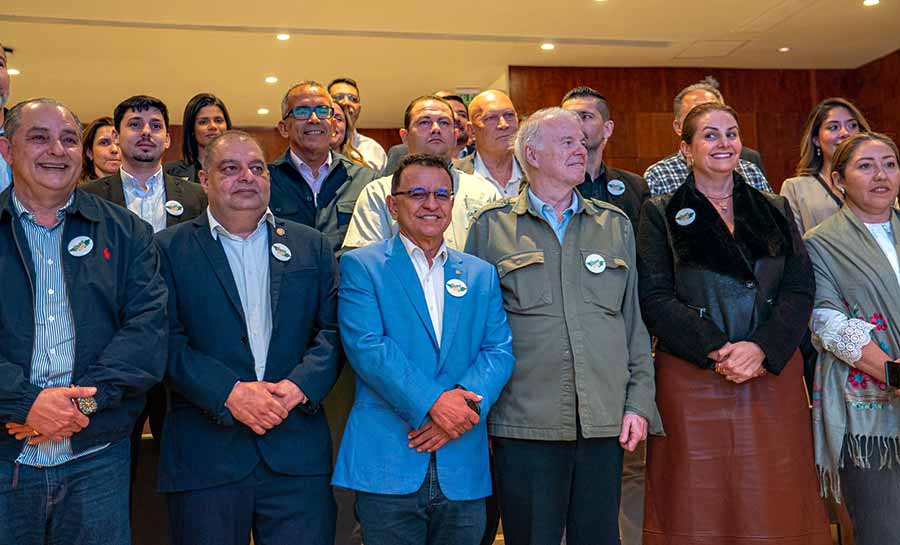 Gonzaga participa do &quot;Acre Day&quot; na Expocruz e discute parcerias com bolivianos, rondonienses e mato-grossenses