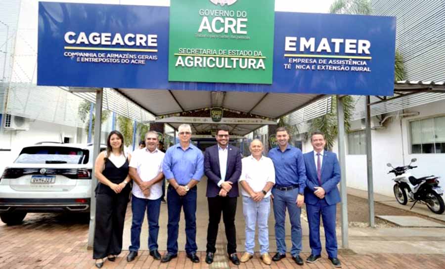 Governador Gladson Camelí participa de homenagem aos 50 anos da Emater e Cageacre e reafirma compromisso com valorização profissional