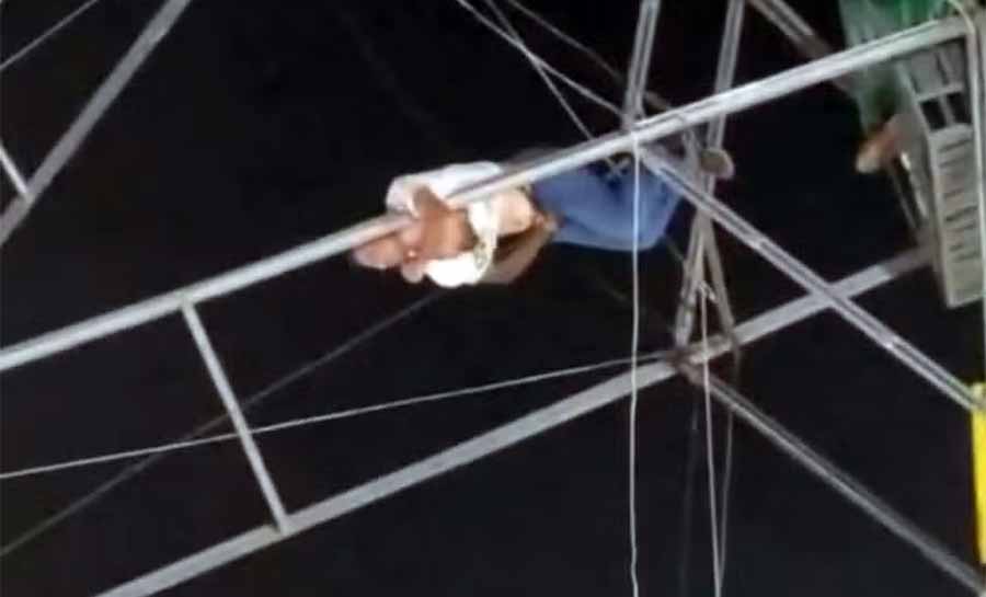 Homem fica pendurado em estrutura de roda-gigante após cair de assento no Acre