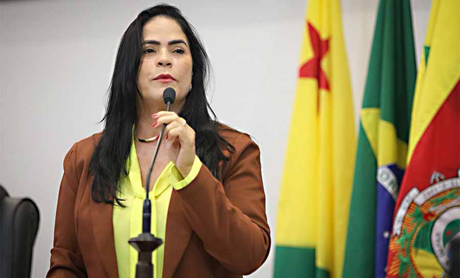 Maria Antônia pede funcionamento 24h do SAMU em Marechal Thaumaturgo e alerta para risco de intoxicação por metanol