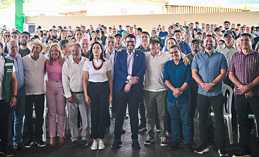 Governador Gladson Camelí assina ordem de serviço para a construção de 58 pontes nos municípios do Baixo Acre