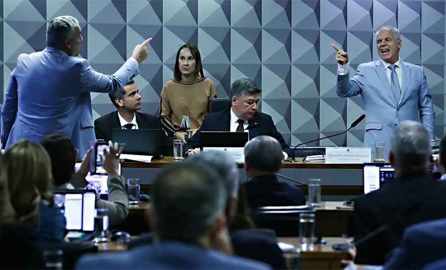 Ex-presidente do INSS se nega a responder perguntas de relator da CPI