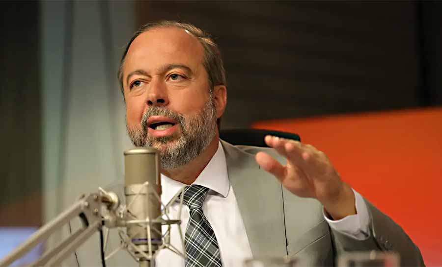 Não foi falta de energia, mas problema técnico, diz ministro Silveira