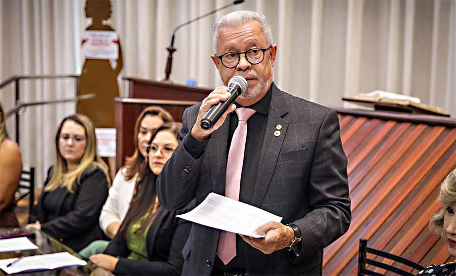 Afonso Fernandes defende medidas urgentes de combate ao feminicídio e anuncia projeto de lei em homenagem à servidora Sara Araújo