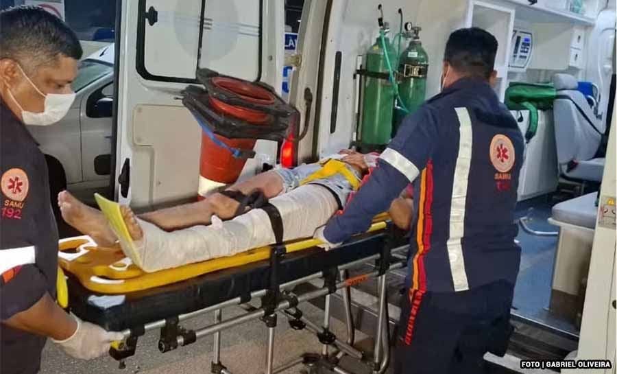 Motociclista é arremessada após ser atingida por caminhonete em Rio Branco