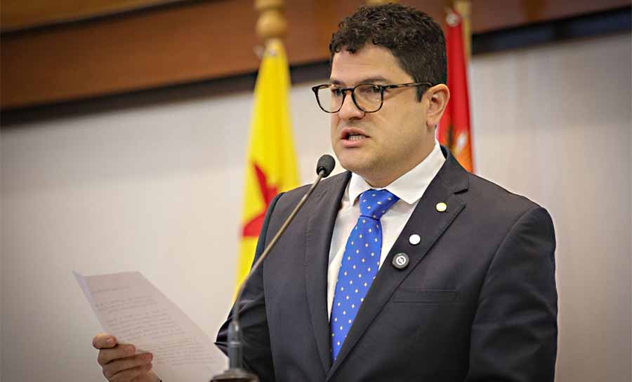 Eduardo Ribeiro parabeniza servidores públicos e destaca criação da Escola de Saúde Pública do Acre