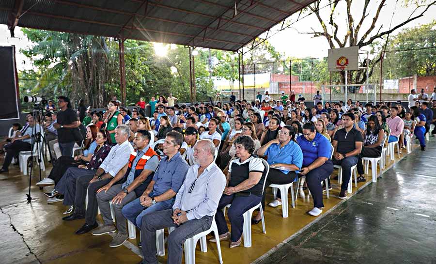 Gladson Camelí e Mailza Assis firmam termos de fomento para fortalecer ações sociais