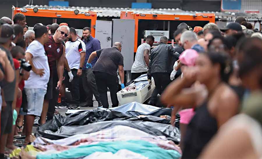 Moradores retiram cerca de 60 corpos em área de mata após operação