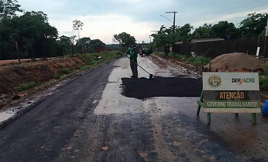 Deracre e Prefeitura de Rio Branco seguem trabalhando na manutenção da Estrada do Quixadá