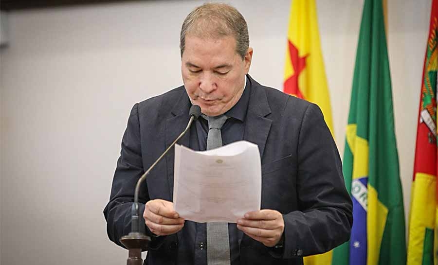 Chico Viga apresenta Moção de Aplausos ao restaurante Bahrem & Grill por contribuição à economia acreana