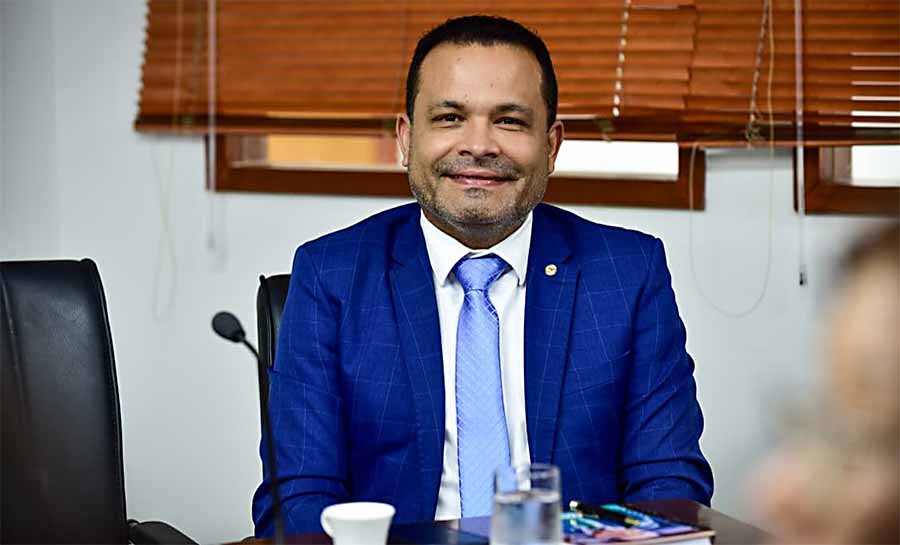 Deputado Tadeu Hassem cobra atenção à segurança pública no Alto Acre durante sessão na Aleac