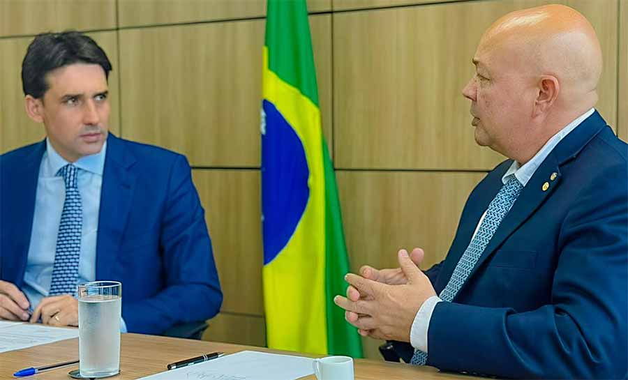 Zé Adriano articula ligação aérea entre Cruzeiro do Sul e cidades do Peru para fortalecer integração e desenvolvimento regional