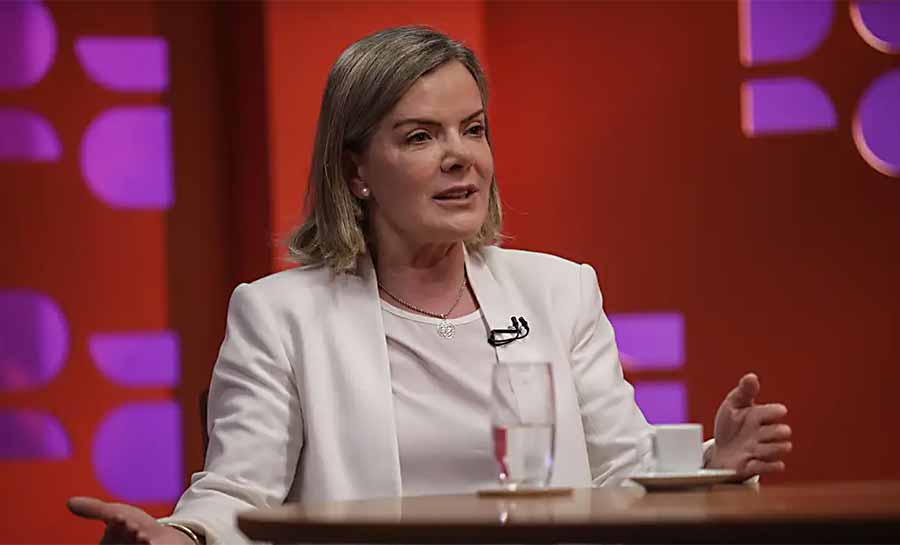 Governo é contra equiparar facções ao terrorismo, diz Gleisi Hoffmann