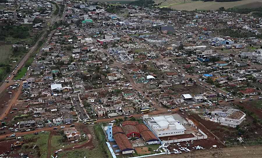 Paraná decreta calamidade pública após tornado destruir cidade