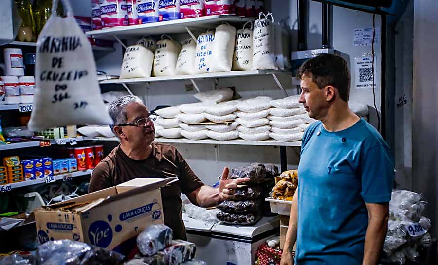 Velloso visita Mercado Elias Mansour e reforça compromisso com a agricultura e os trabalhadores