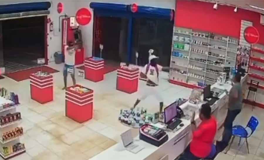 Criminosos sequestram motorista de aplicativo, assaltam farmácia e são presos após perseguição policial no AC