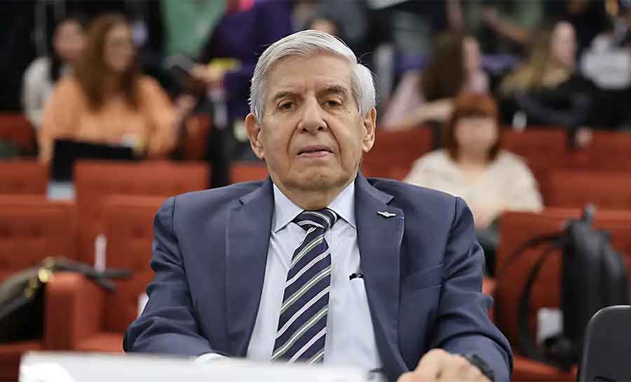 Moraes manda Heleno passar por perícia médica em 15 dias