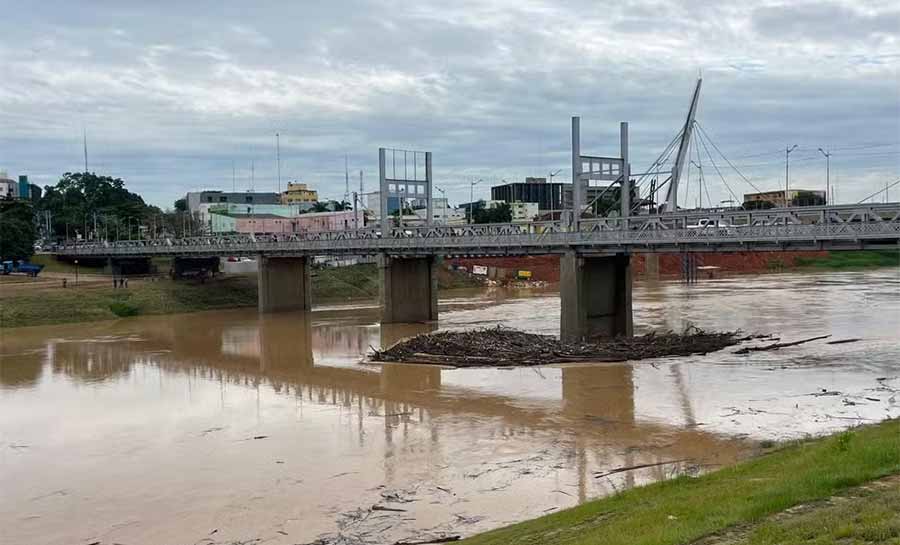 Rio Acre sobe quase 4 metros em 48 horas e se aproxima da cota de atenção em Rio Branco