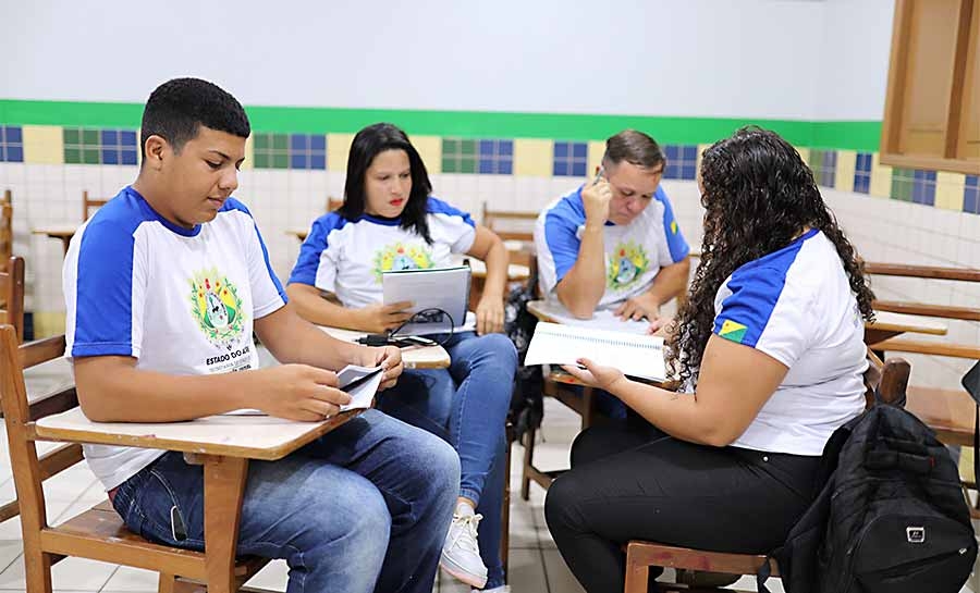 Matrículas para a Educação de Jovens e Adultos 2026 seguem abertas até fevereiro na rede estadual