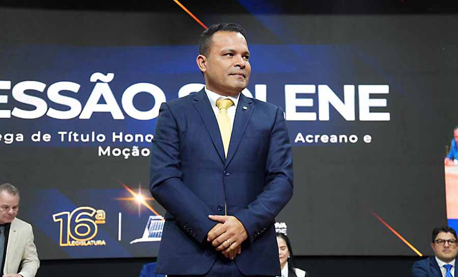 Tadeu Hassem destaca parceria com governo Gladson, avanços orçamentários e homenageia profissionais na última sessão da Aleac