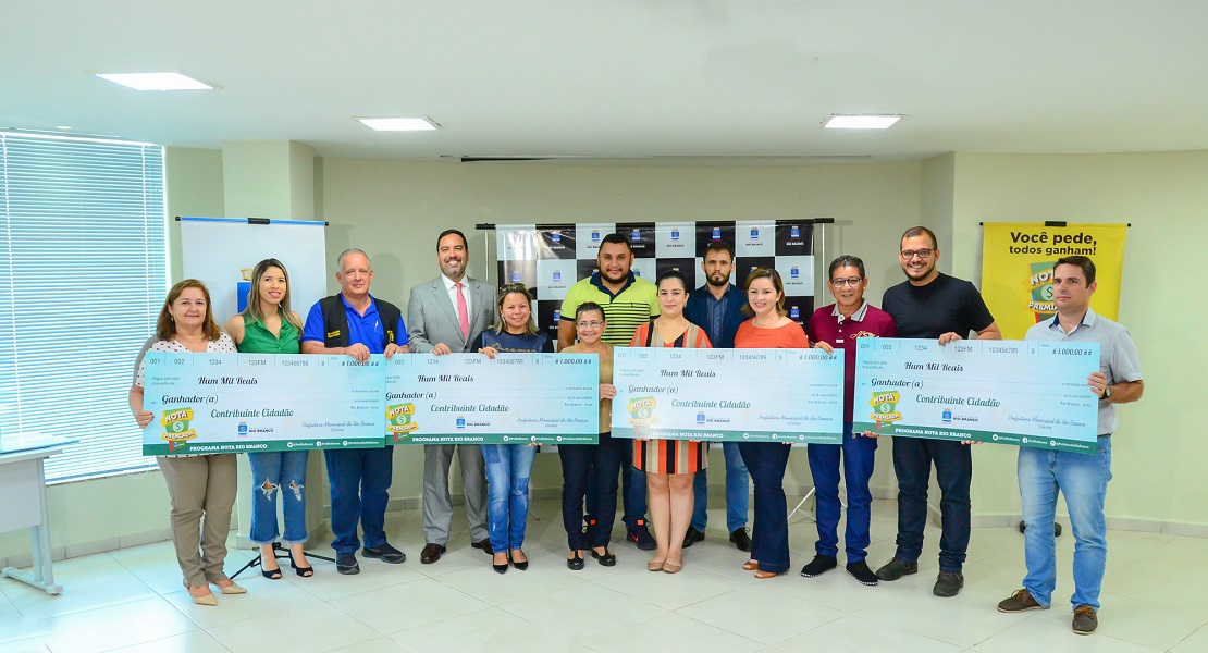 __Prefeita_Socorro_Neri_entrega_premiação_da_Nota_Premiada_Fotos_Fagner_Delgado_1.jpg